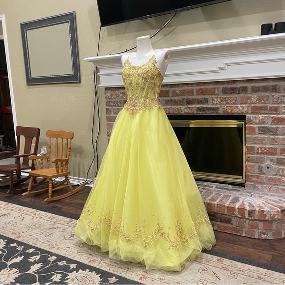 Mon Cherie yellow sequined prom homecoming bridesmaid dress / 4 / EUC (Like new) - Picture 10 of 17